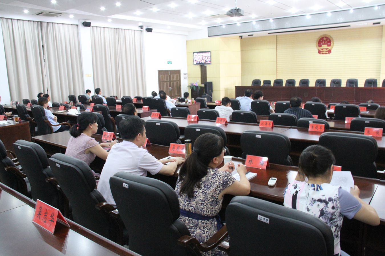 观看文朝荣事迹报告会.JPG 观看文朝荣事迹报告会.JPG