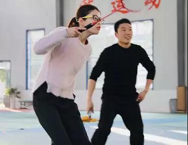 羽毛球比赛.jpg 羽毛球比赛.jpg