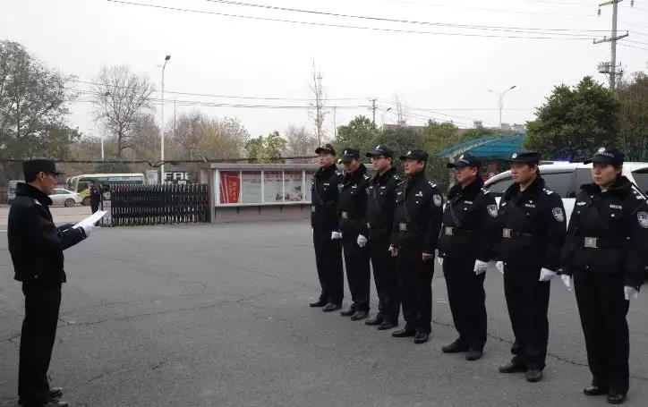法警1.jpg 法警1.jpg